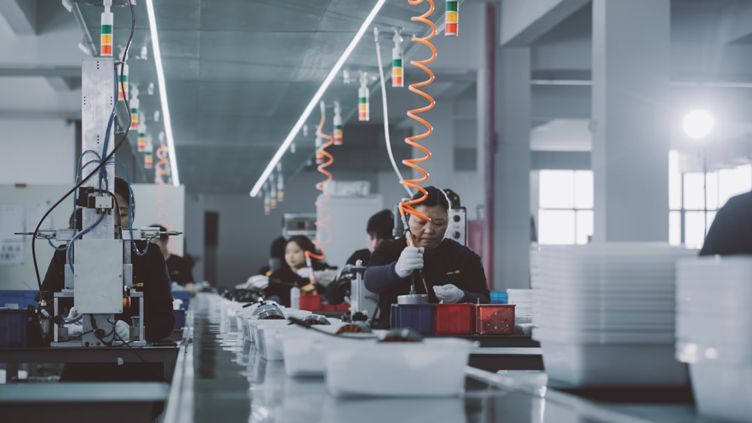ورشة تصنيع الشارجورات والكابلات المخصصة بالمغرب: مشروع مربح بأقل من 50000 درهم