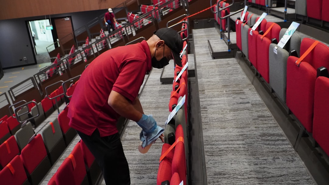 تنظيف أرضيات الإيبوكسي والرخام للشركات: مشروع مربح بالمغرب